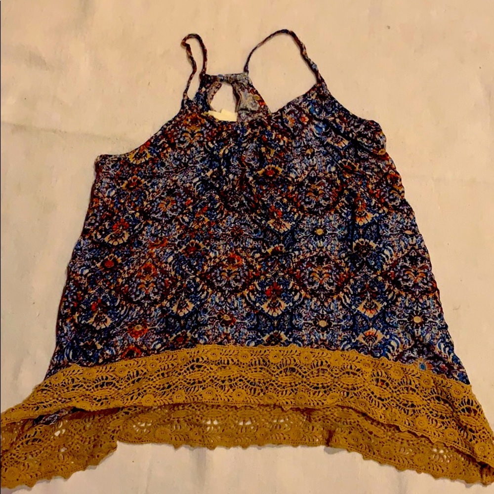 ✨Cute T-Shirt w/ Beautiful colors✨